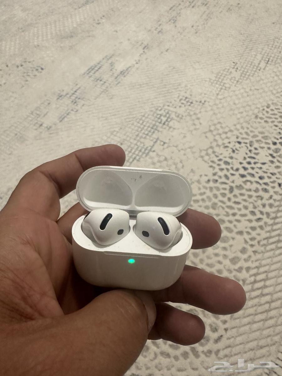 Apple earphones with noise cancellation feature64528794899842110