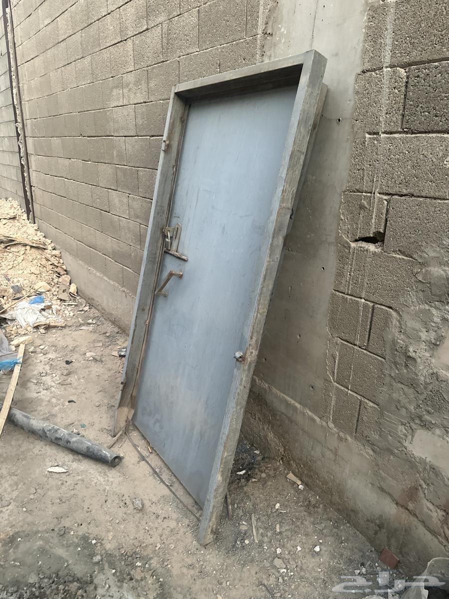 ابواب حديد ومضخة وصندوقين حديد64528153865985111