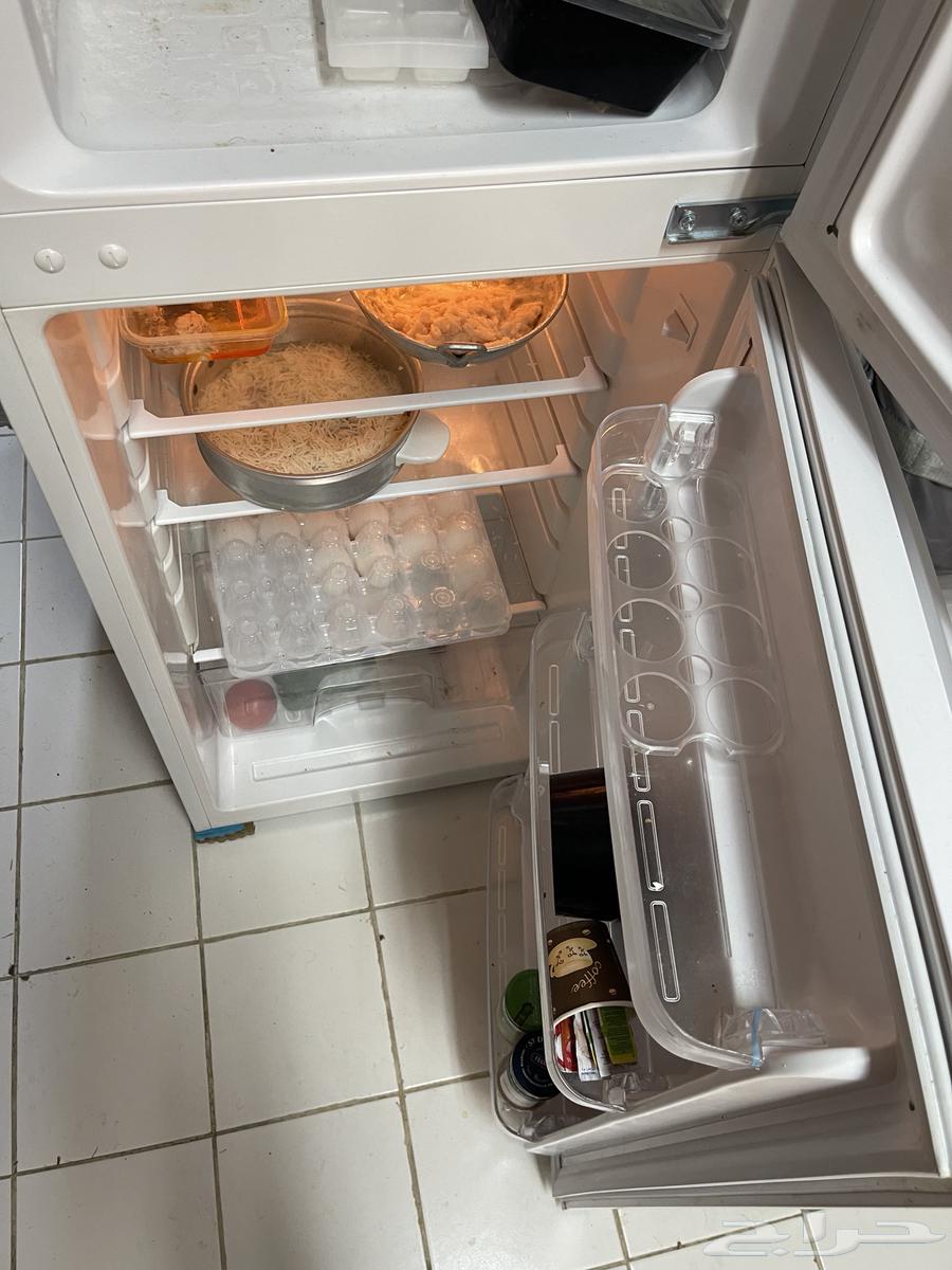 A new refrigerator that hasn't been used much64531901819523111
