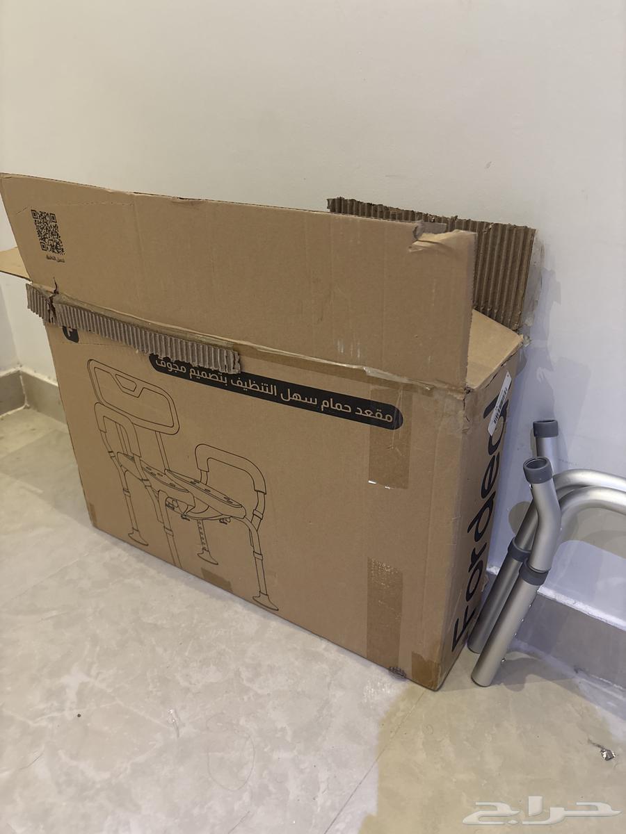 Easy-to-use bathroom chair64529278364290112