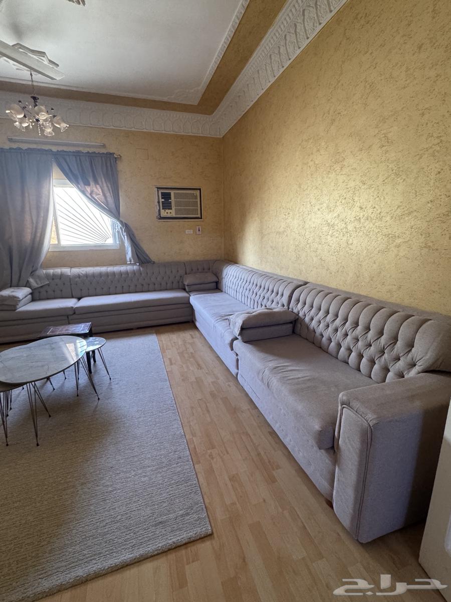 كنب شبه مستعمل   4 5 اللون بيج   نظيف64531491146371112