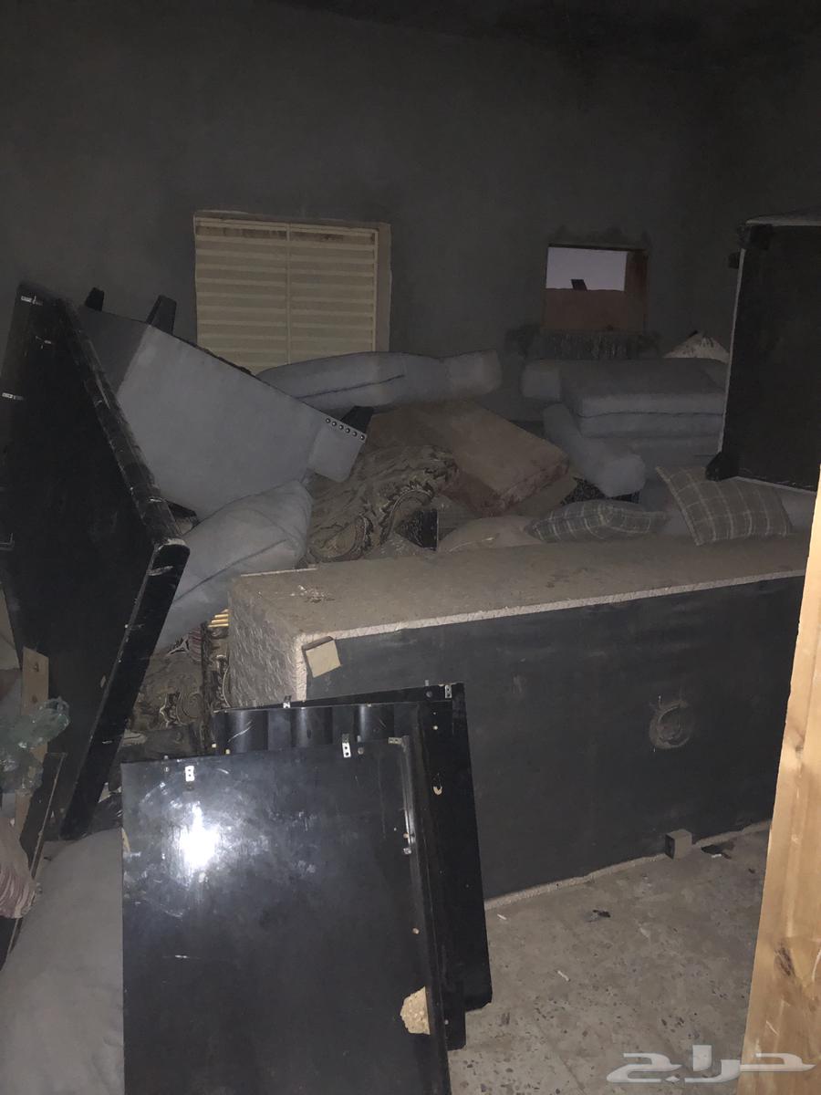 Old sofa64533648541185110