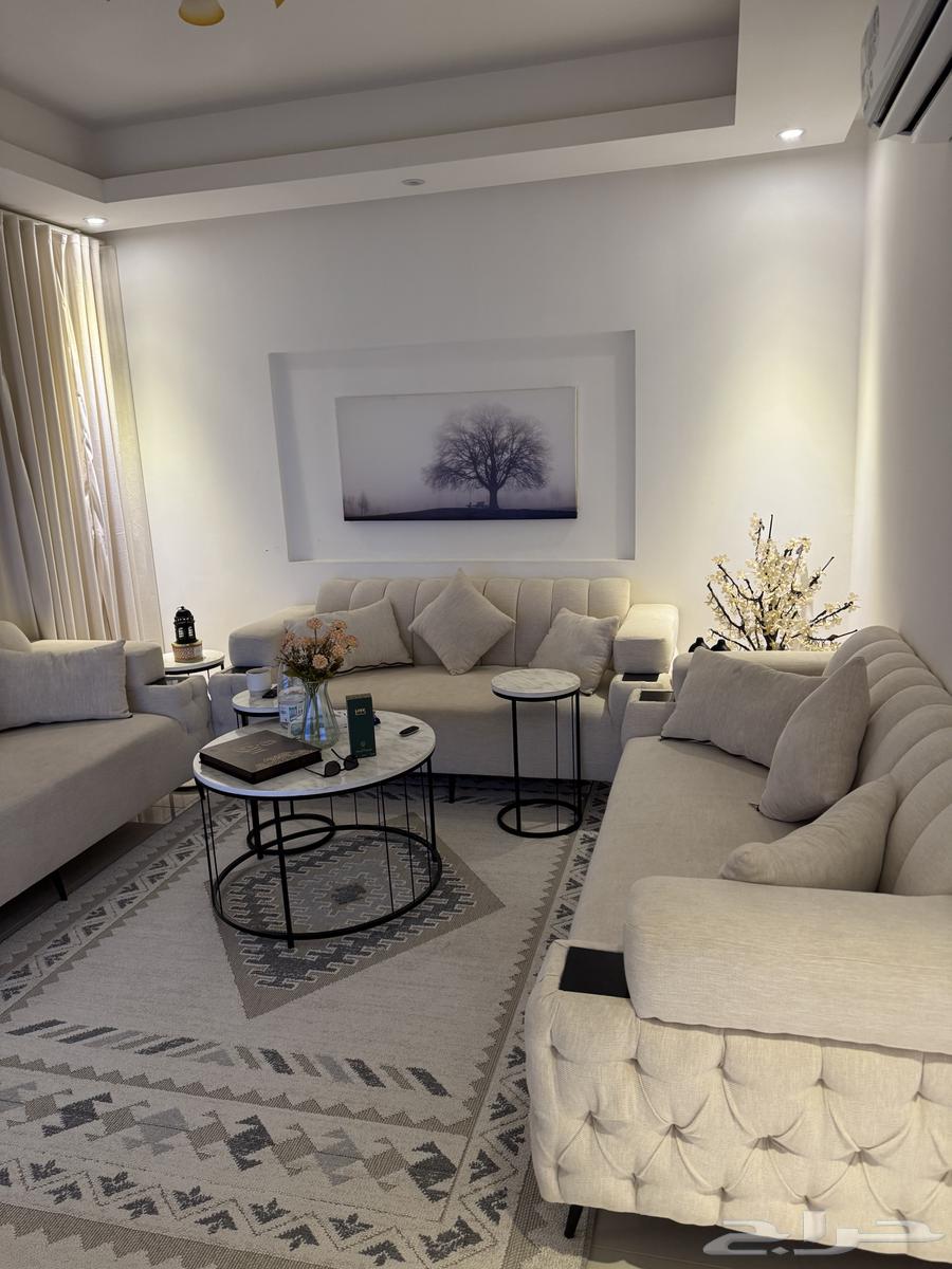 Very clean used furniture set, only one month of use64532762377090114