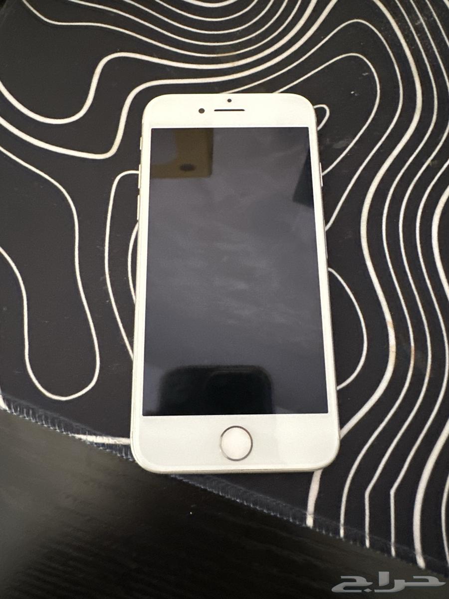 iPhone 864529698189058110