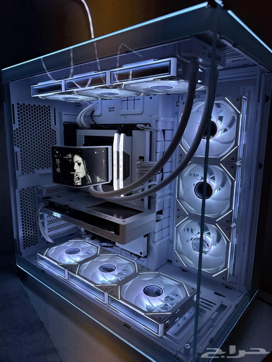 بي سي قيمنق باللون الأبيض للبيع64532550953602111