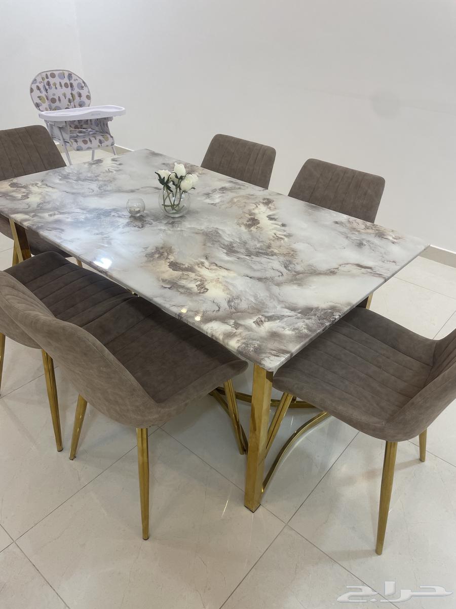 Dining table with 6 chairs64532975317377111