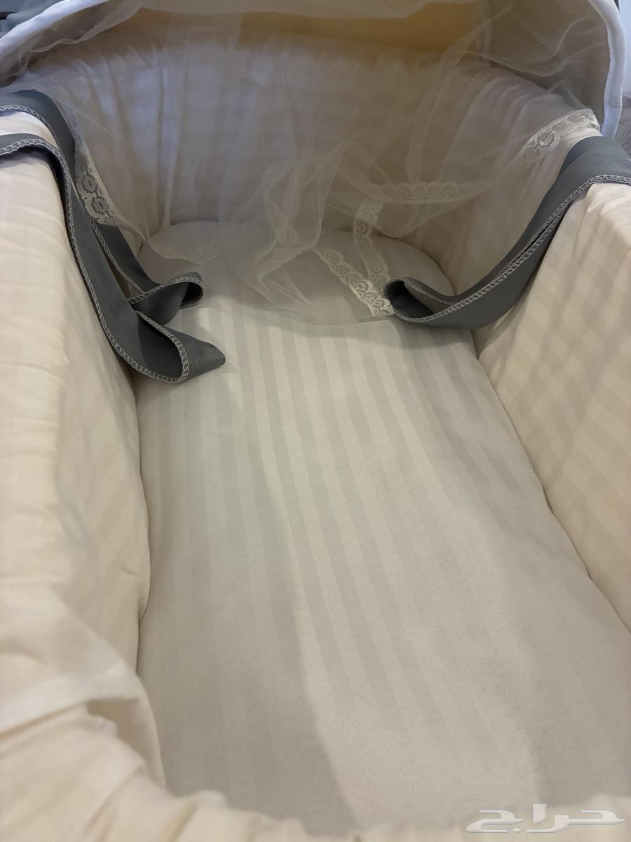 للبيع شيالة اطفال نظيفة كانها جديدة64531449131393113