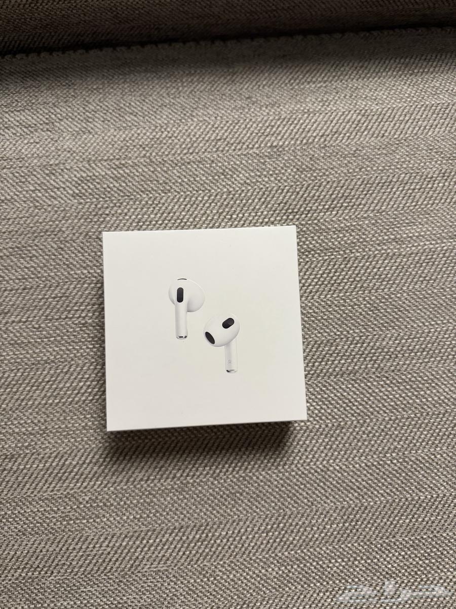 Apple 3rd Generation Earbuds (New in Box)64529263925891110