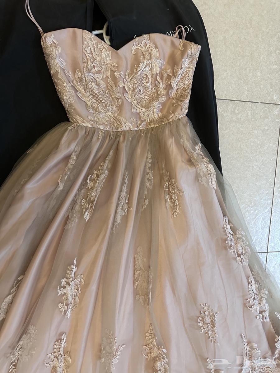 للبيع احذيه وفساتين64530219491331114