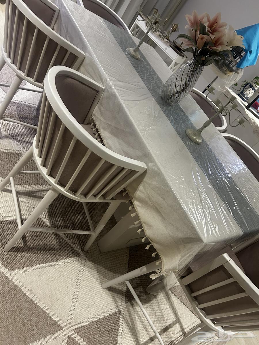 Dining table with 6 chairs64534775331714112