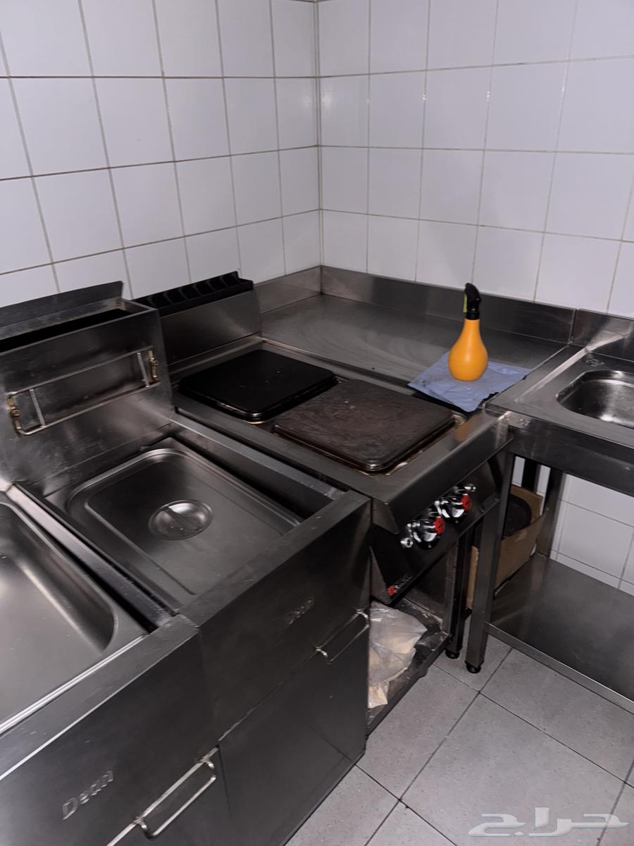 معدات مطعم برجر كاملة للبيع كل شي وله سعر ارسل واتس اب64502167940739111