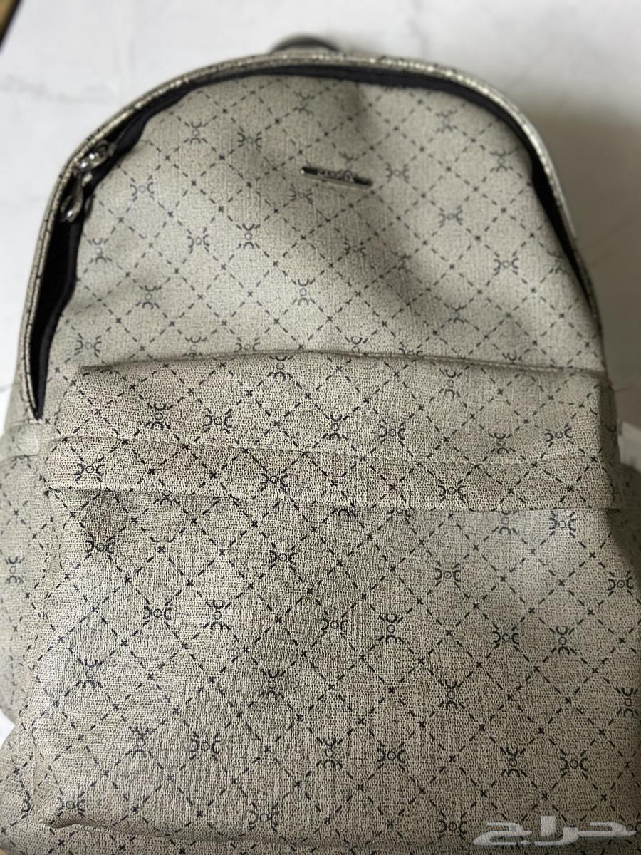 شنطتين ظهر للبيع الخامة ممتازة جدا64529007411075111