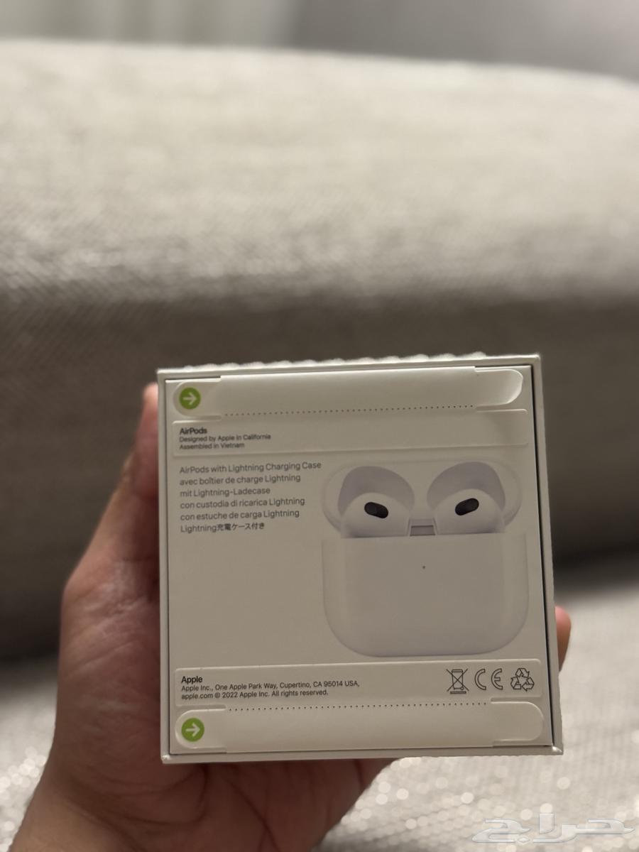 Apple 3rd Generation Earbuds (New in Box)64529263925891111