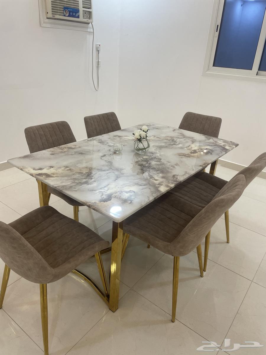 Dining table with 6 chairs64532975317377110