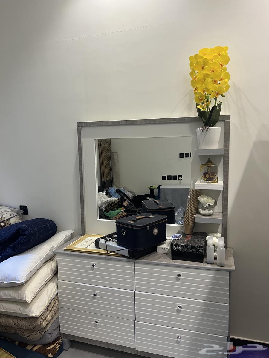 دولاب و تسريحة و فرن للبيع64532100009857110