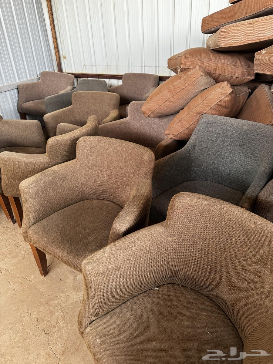 Tables and chairs64528879160066111