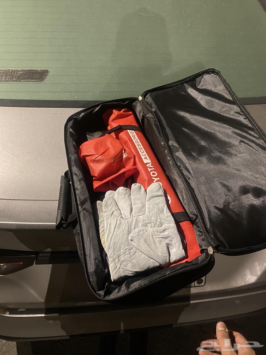 Fire extinguisher and new, complete, original safety tool kit bag64533846182017110