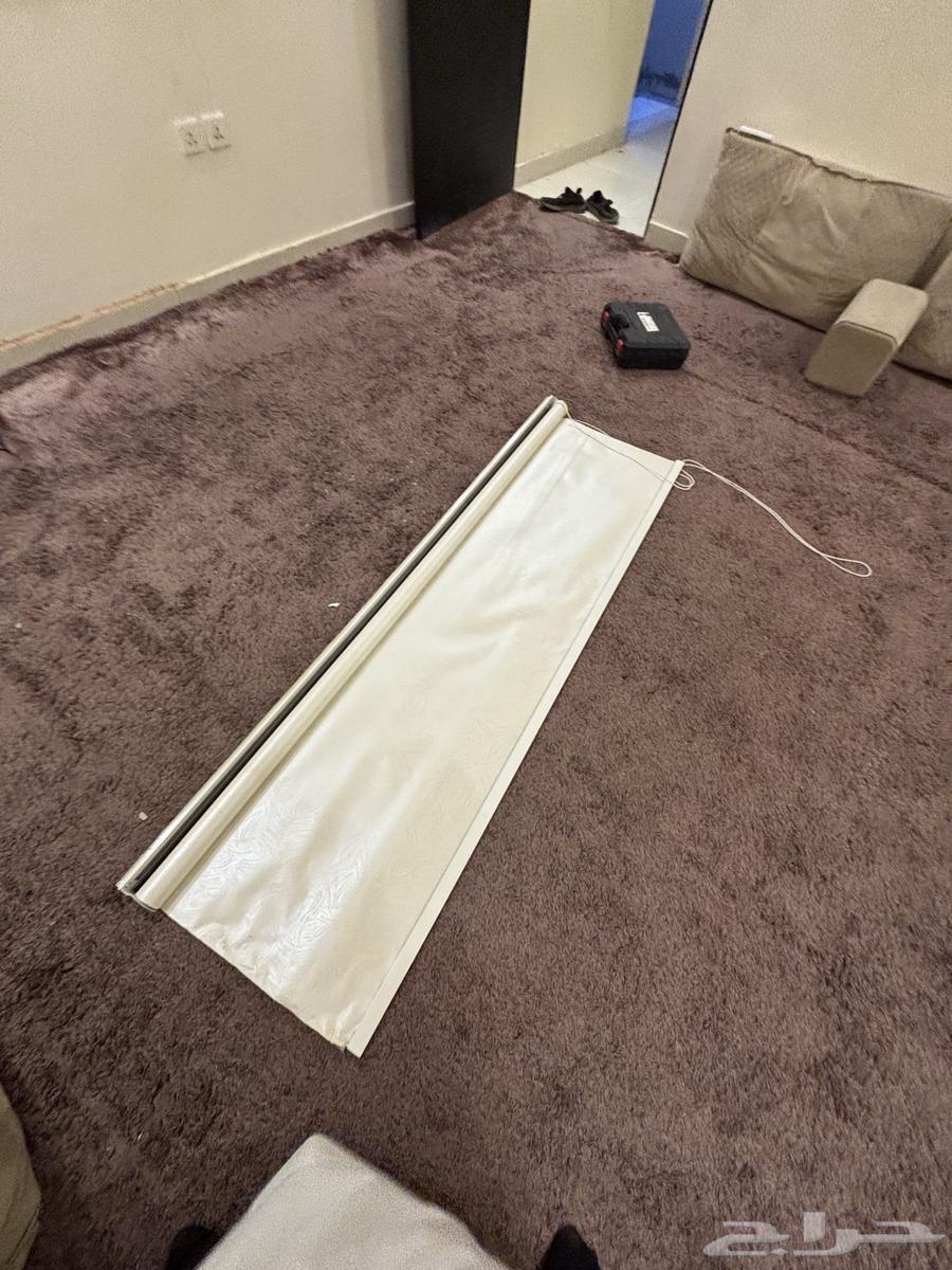 Carpet, cushions, and curtain64532903624578111