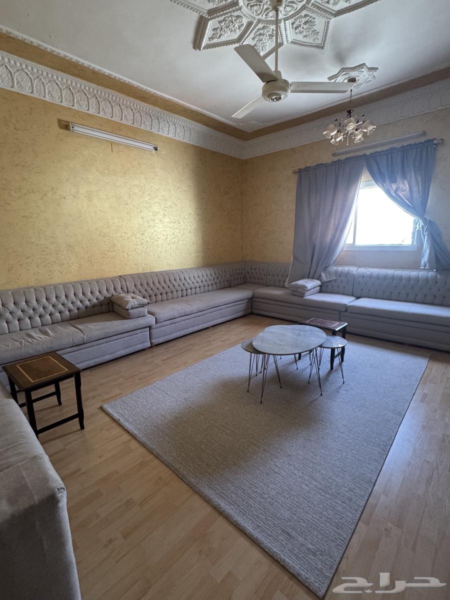 كنب شبه مستعمل   4 5 اللون بيج   نظيف64531491146371111