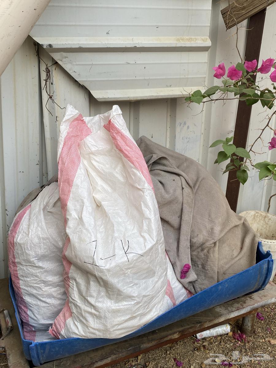 ستة أكياس خبز نظيف و يابس للحيوانات64530670257794110