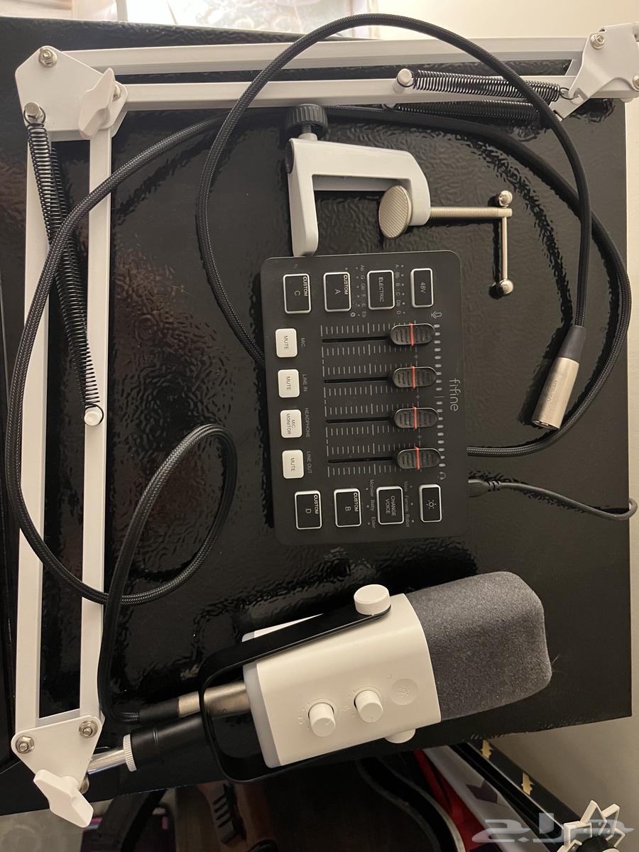 ستاند مايك ابيض( تم البيع )64529049976194110