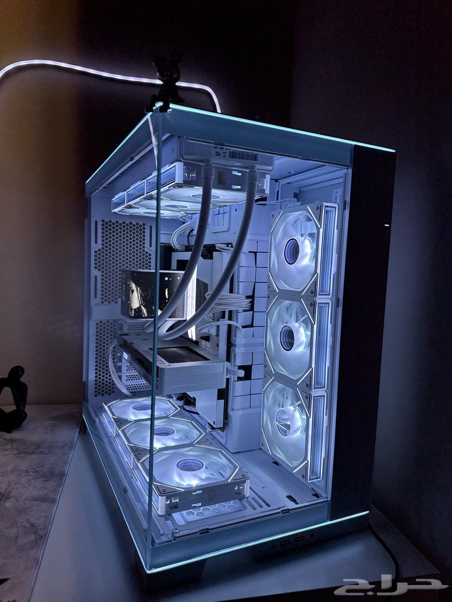 بي سي قيمنق باللون الأبيض للبيع64532550953602112