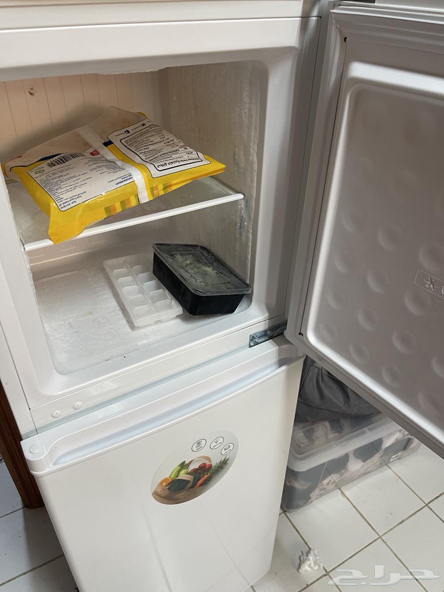 A new refrigerator that hasn't been used much64531901819523112