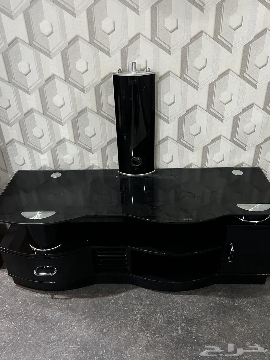 طاولة للتلفزيون64532283084033110