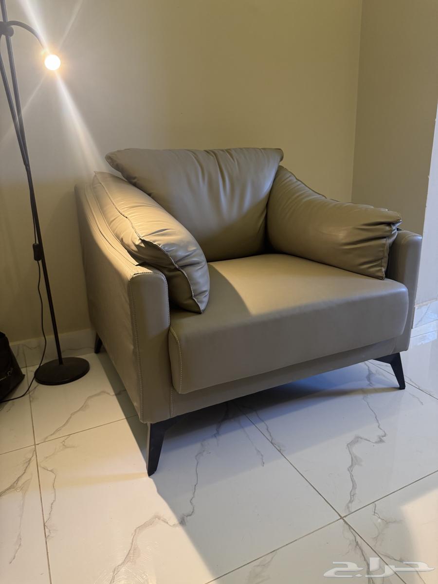 Exit KSA Sale - Nice quality arm chair with reading lamp64532918043138110
