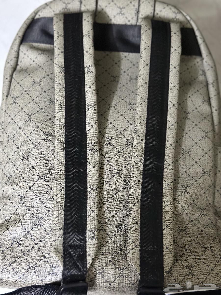 شنطتين ظهر للبيع الخامة ممتازة جدا64529007411075110