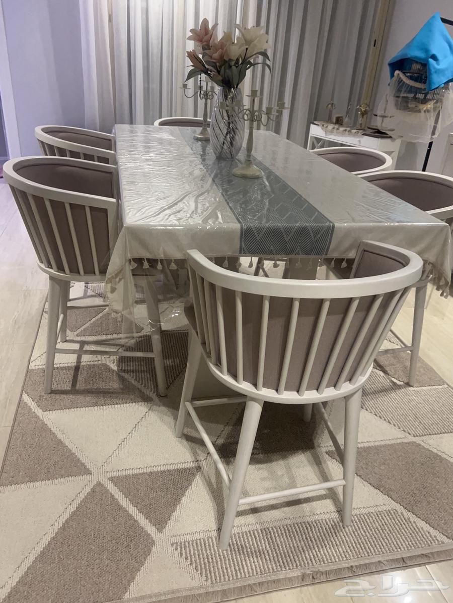 Dining table with 6 chairs64534775331714110