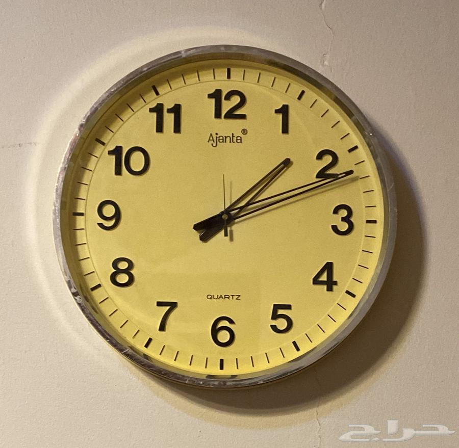 ساعة قديمة تعمل بشكل جيد64529576819969110