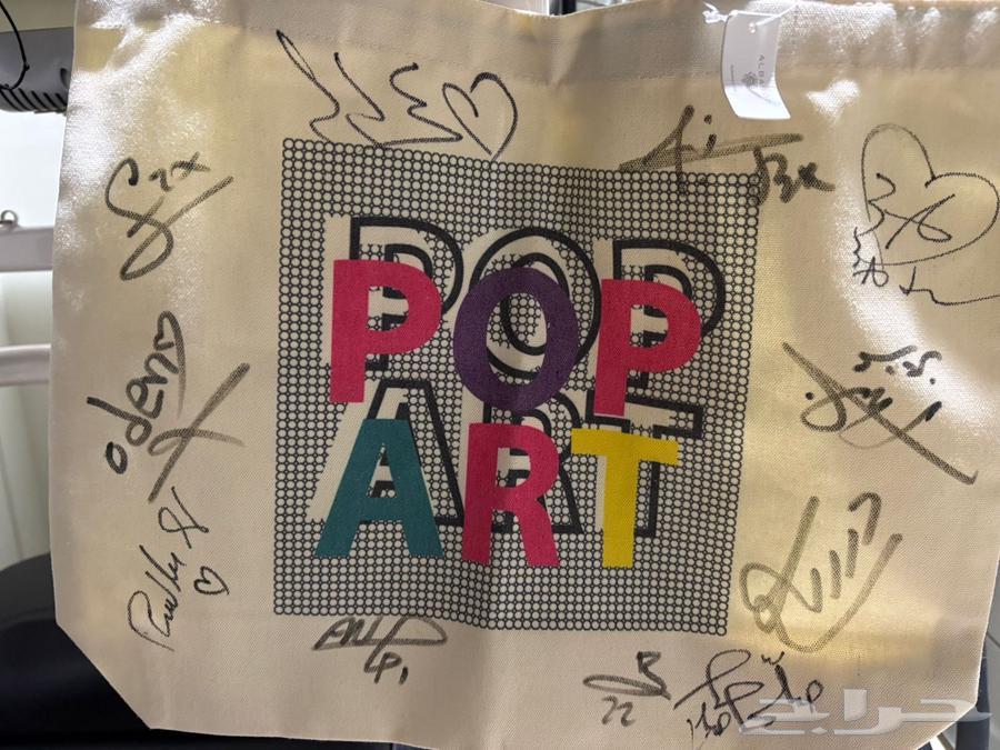 توت باقز حقائب يد عليها توقيعات اغلب أعضاء فالكونز بندريتا64528294975234113