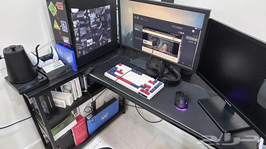 Office chair, L-shaped table, and reception table64532818554754112