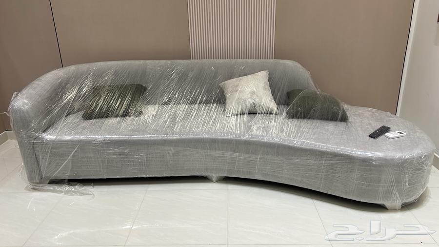 New sofa, never used. Reason for sale: doesn't match the decor64527108946050110