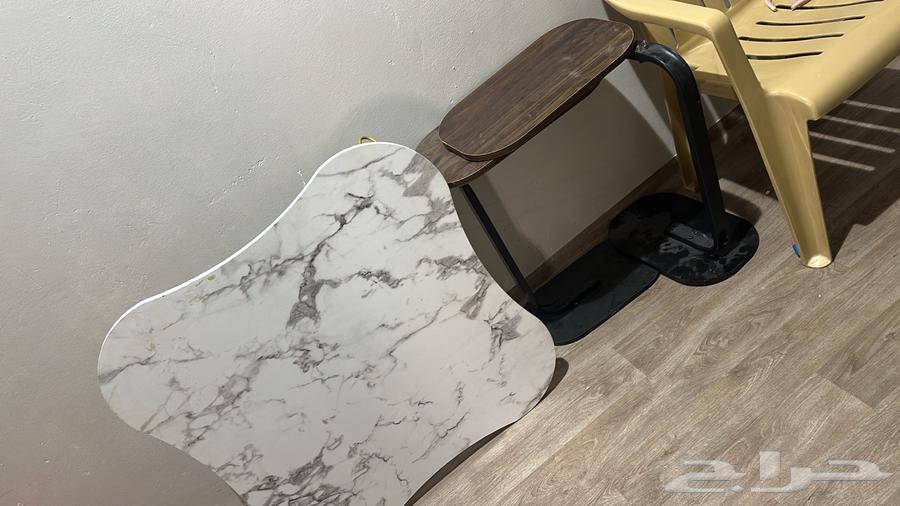 طاولة ارضيه مع 4 خدمه64532804867587110