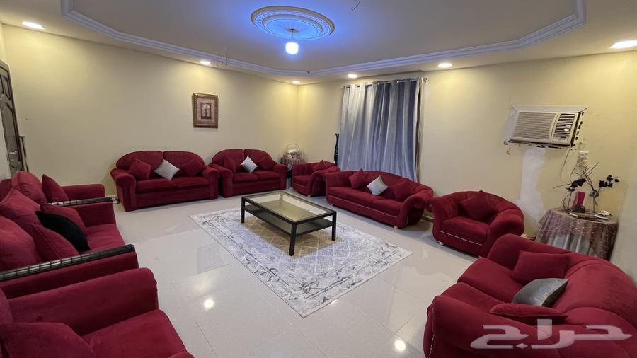 طقم كنب مجلس كبير للبيع 700خدوش بسيطة64527404163970110