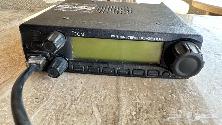 Icom 2300, clean, with transmission and reception as condition64529136387074110