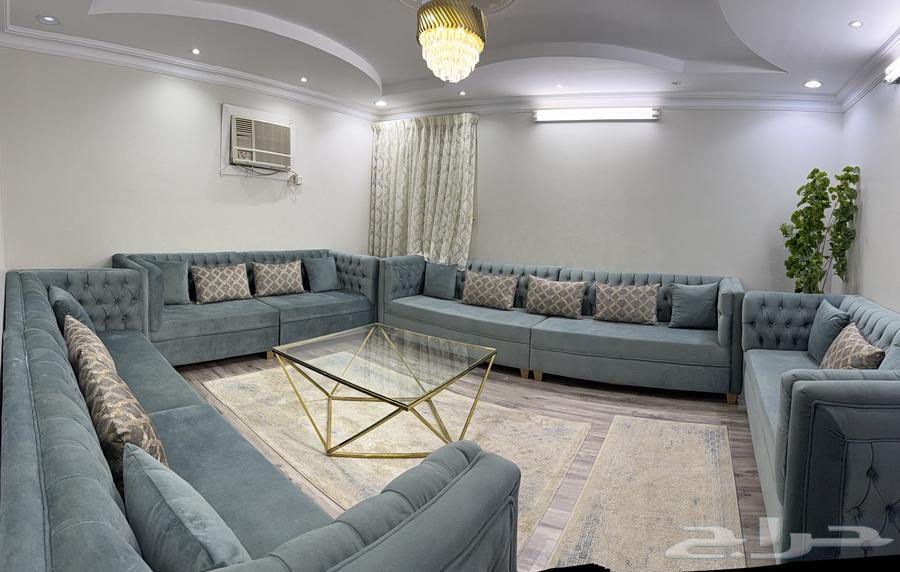 Sofas and tables64533634659843111