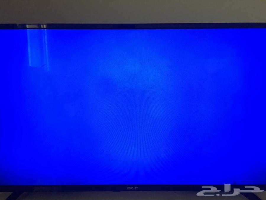 Sony 4 with two controllers, L-shaped table, and 39-inch 60Hz screen64531266996993110