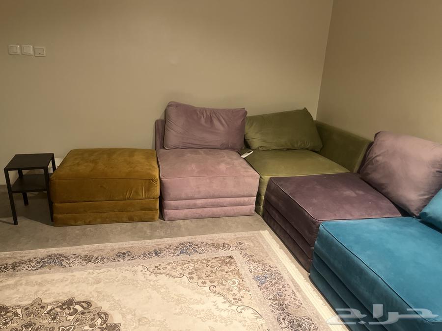 Very comfortable sofa and two other sofas on the right and left extend 200 riyals64528753145985110