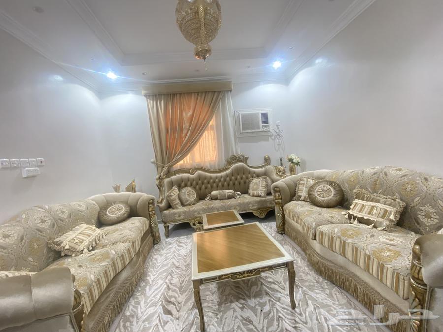 كنب تركي مكون من 4 قطع كنب وطاولة كبيرة وستارة بحالة ممتازة64533118956417111