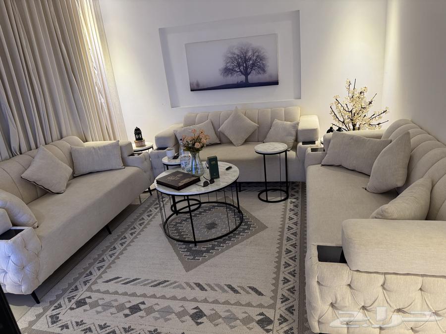 Very clean used furniture set, only one month of use64532762377090111