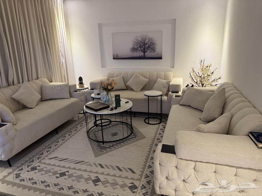 Very clean used furniture set, only one month of use64532762377090110