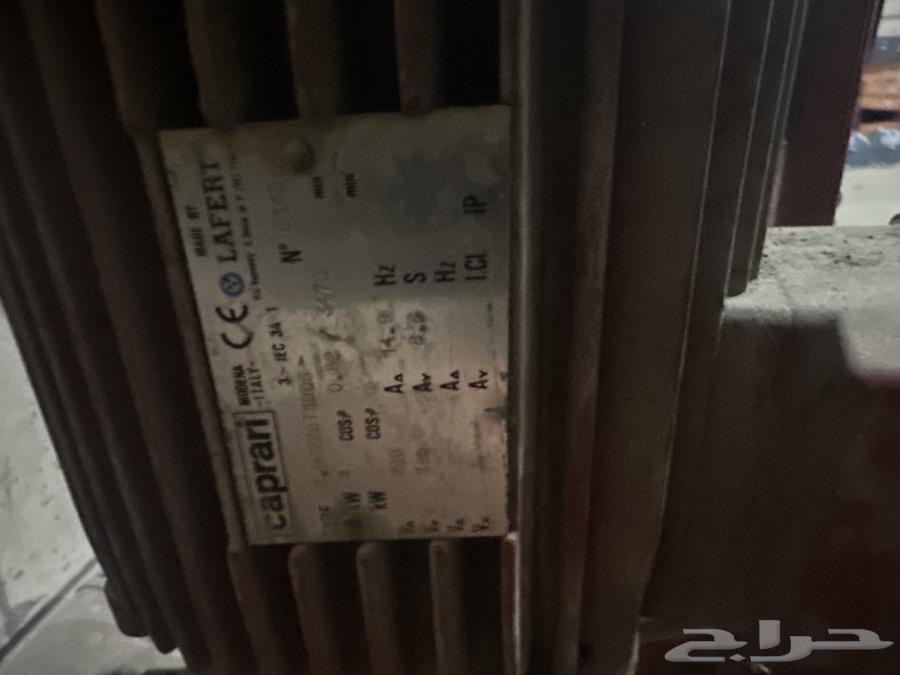 ابواب حديد ومضخة وصندوقين حديد64528153865985112