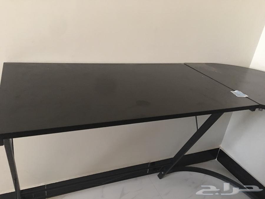 Sony 4 with two controllers, L-shaped table, and 39-inch 60Hz screen64531266996993112