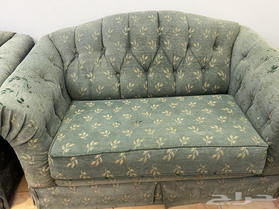 يتكون من اربع قطع   ثلاثه بحاله جيده   يوجد به نزول64533033029377112