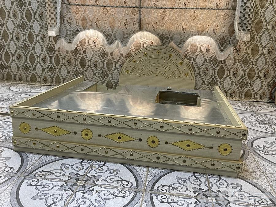 للبيع منقل خشب وطقم دلال واباريق زينة64531322703235111