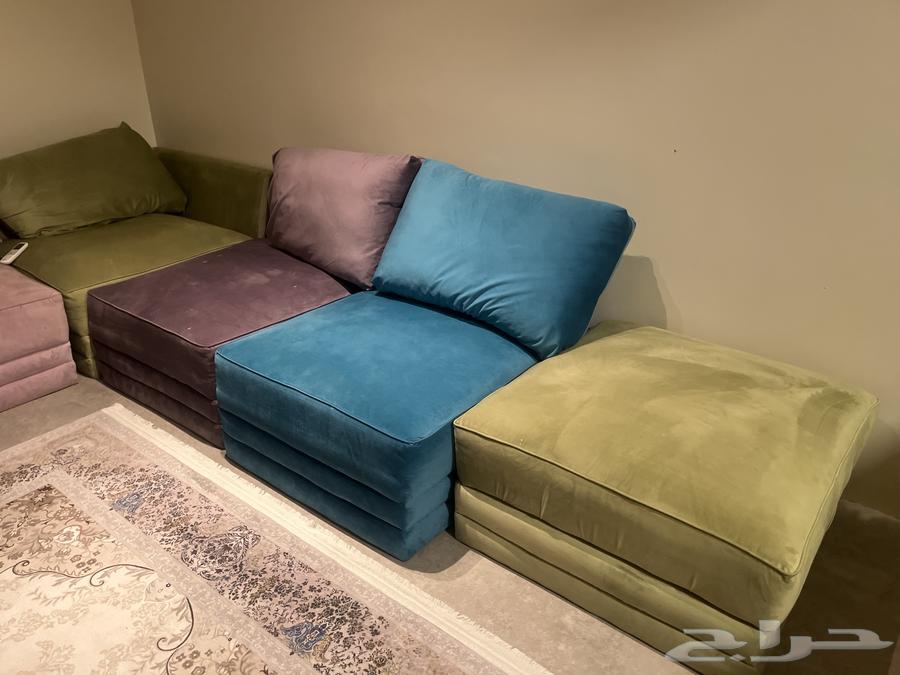 Very comfortable sofa and two other sofas on the right and left extend 200 riyals64528753145985111