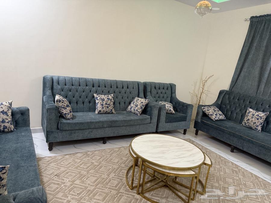 Three large and two small chairs with the star64528196211457110